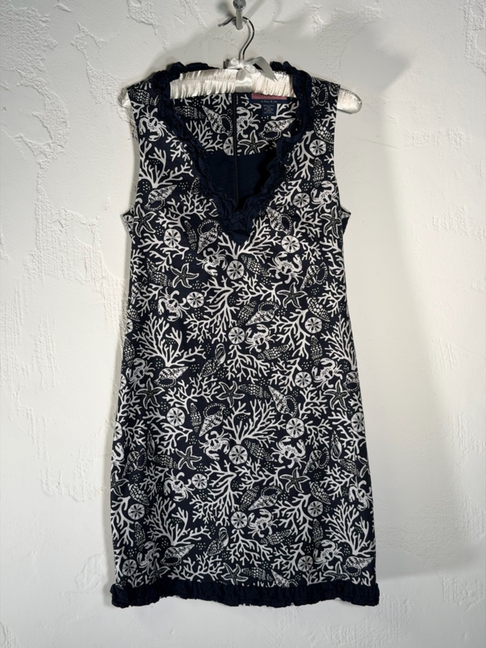 Vineyard Vines Navy and White Coral Reef Print V neck dress - just over knee 2